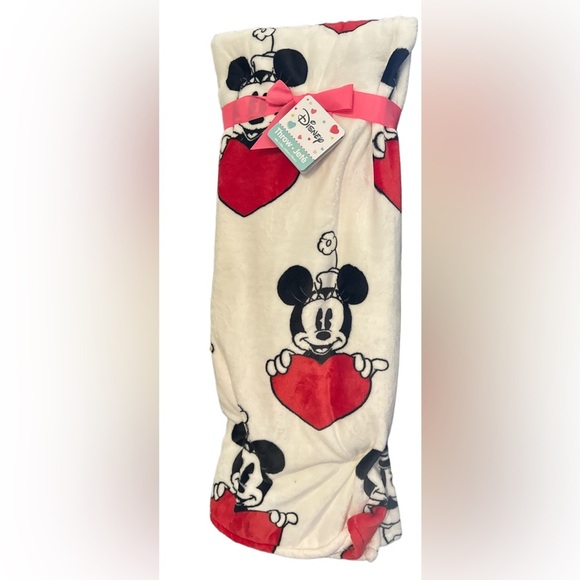 Disney Mickey Retro Valentines Heart Plush Throw NWT - Picture 1 of 4